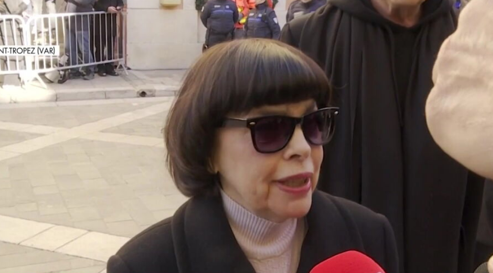 "C'est la France" : Mireille Mathieu fond en larmes en direct aux obsèques de Brigitte Bardot (VIDEO) 5 "C'est la France" : Mireille Mathieu fond en larmes en direct aux obsèques de Brigitte Bardot (VIDEO) « C’est la France » : Mireille Mathieu fond en larmes en direct aux obsèques de Brigitte Bardot (VIDEO)