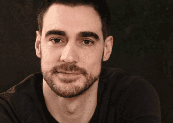 Douleurs insupportables après une prothèse… Arnaud Denis, comédien et metteur en scène français veut se faire euthanasier en Belgique