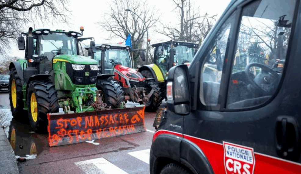 L&rsquo;action des agriculteurs à Paris est « inacceptable », le « ne gouvernement laissera pas faire »
