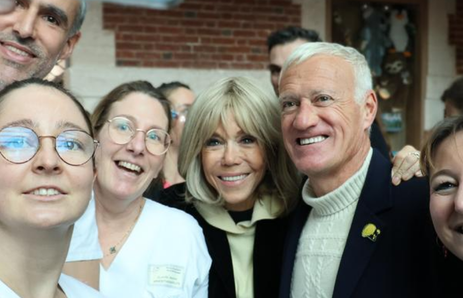 Pays basque : Didier Deschamps et Brigitte Macron lancent l’opération Pièces jaunes à l’hôpital de Bayonne 3 Pays basque : Didier Deschamps et Brigitte Macron lancent l’opération Pièces jaunes à l’hôpital de Bayonne Capture decran 2026 01 08 140932