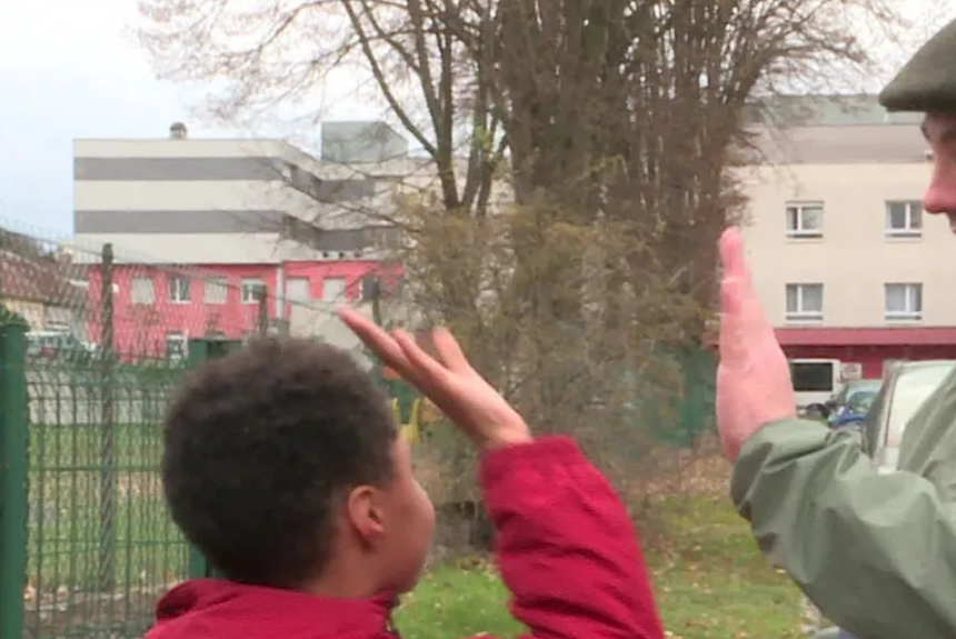 Son fils de 12 ans imite sa signature pour le collège, le père le gifle, les profs alertent la justice 3 Son fils de 12 ans imite sa signature pour le collège, le père le gifle, les profs alertent la justice Capture decran 2026 01 09 192741