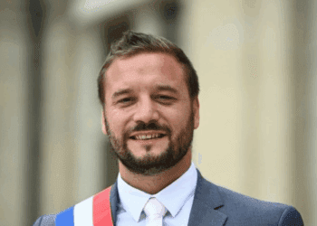 Retrouvé blessé à la tête et désorienté à Vesoul, le député RN Antoine Villedieu emmené de force à l’hôpital