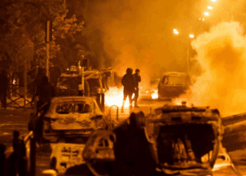 Le RN fait reculer le gouvernement sur la « taxe émeutes » à payer par les Français