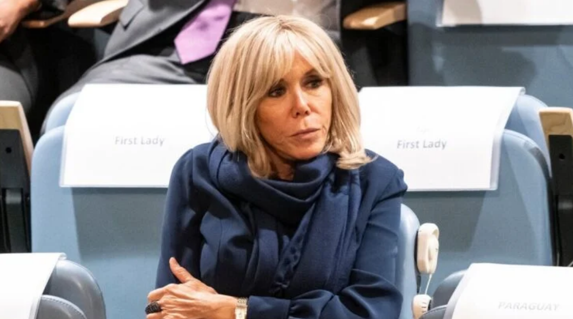 Vous l'ignorez, Brigitte Macron porte 2 alliances, elle est liée à la femme de sa vie : "Elle est avec moi tous les jours" 3 Vous l'ignorez, Brigitte Macron porte 2 alliances, elle est liée à la femme de sa vie : "Elle est avec moi tous les jours" Capture decran 2026 01 13 161459