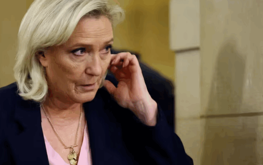 Marine Le Pen affirme n’avoir « aucun sentiment d’avoir commis le moindre délit », au premier jour de l’audience