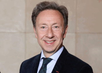 Stéphane Bern sans pudeur sur sa vie avec son homme de 20 ans son cadet : “Il est obligé de me…”