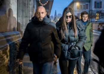 Incendie de Crans-Montana: une caution de 200.000 francs suisses demandée au gérant du bar pour autoriser sa libération