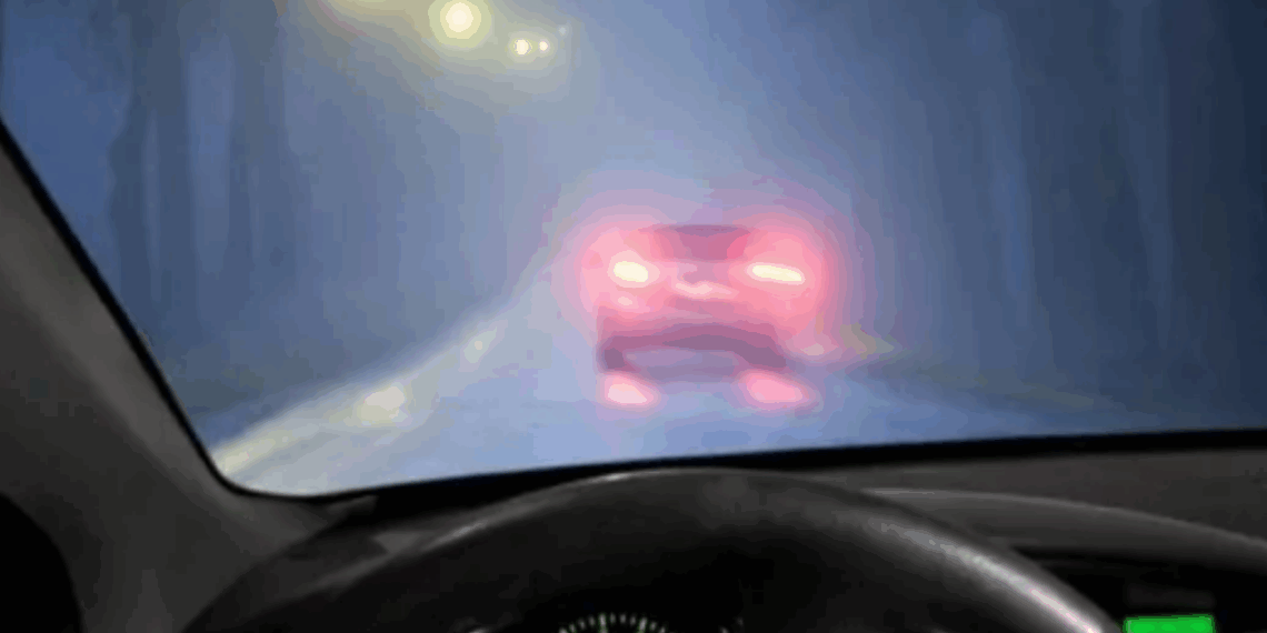 Une lourde amende pour les conducteurs qui allument leurs feux antibrouillard trop tôt sur la route