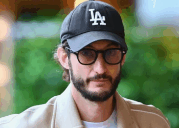 Pierre Niney : des images de l’acteur torse nu dévoilées, un détail fait sensation