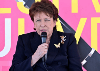 Écoeurée, Roselyne Bachelot lâche les chiens sur un célèbre réalisateur : « Sal*pard »