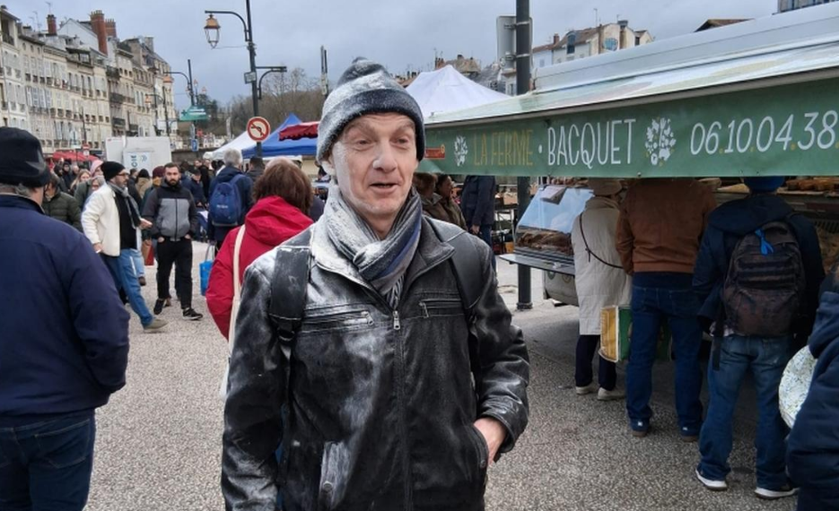 Municipales 2026 à Bayonne : le candidat Rassemblement national « enfariné » au marché