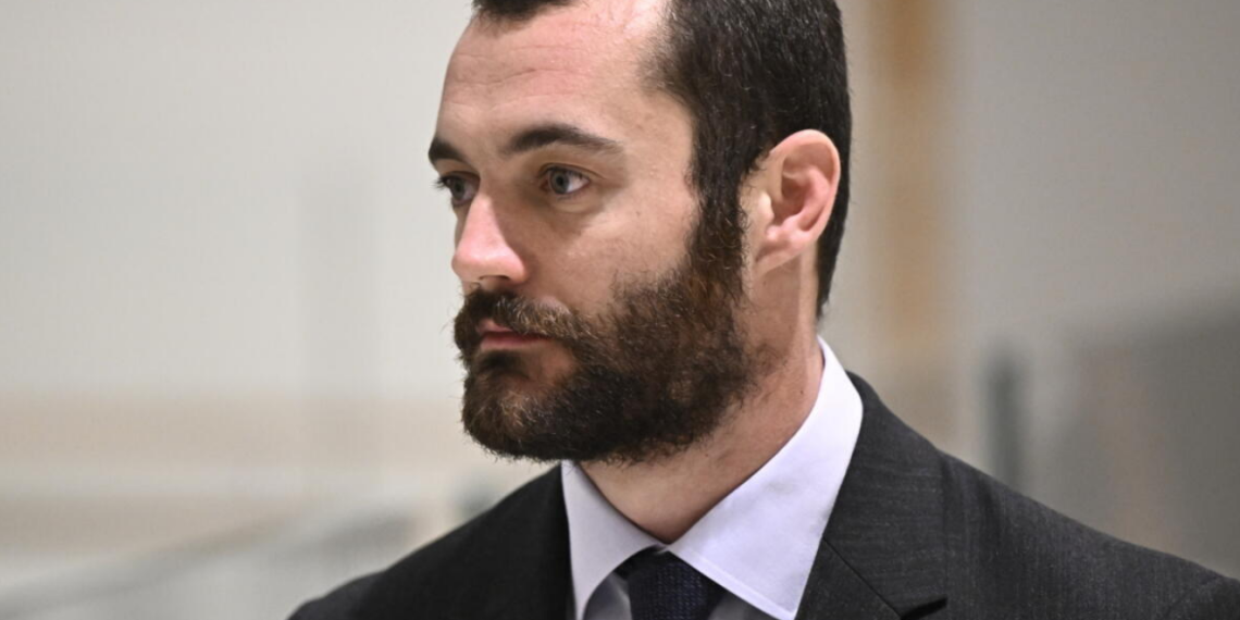 Le Président payé au Smic, « du gauchisme démagogique » pour Louis Sarkozy qui veut des politiques « mieux payés »