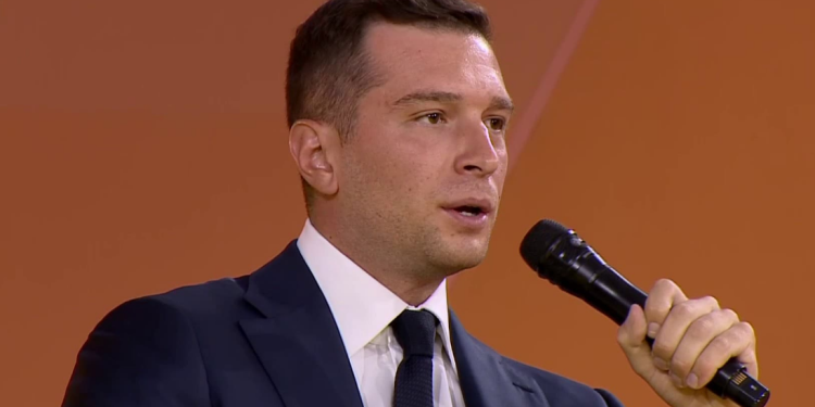 Face à Bardella, Lescure monte au front : "Il n’a jamais mis les pieds dans une entreprise" 1 Face à Bardella, Lescure monte au front : "Il n’a jamais mis les pieds dans une entreprise" Capture decran 2026 01 30 145058