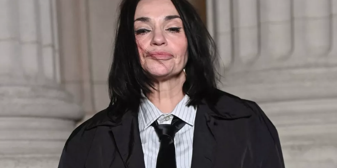 Béatrice Dalle raconte sa drôle de soirée chez Donald Trump avec JoeyStarr : « Ils étaient ignobles »