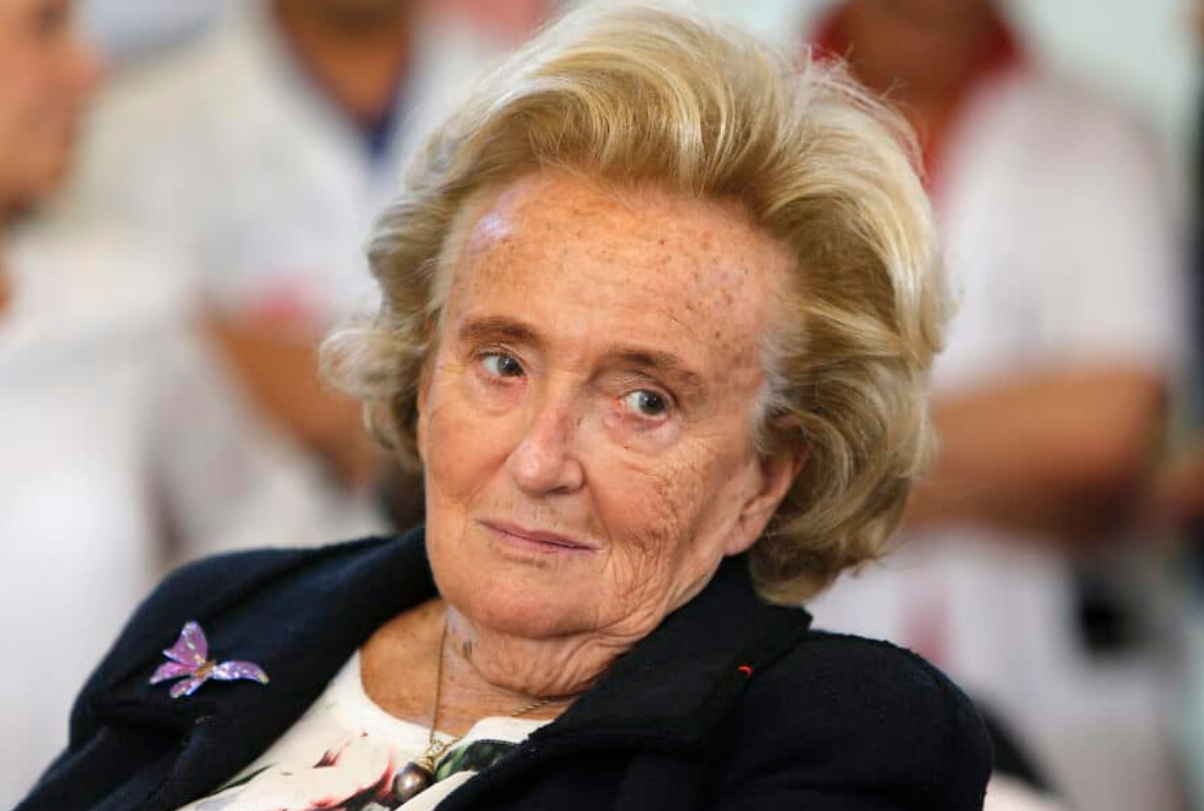 Bernadette Chirac, 92 ans, convoquée dans le bureau d’Emmanuel Macron avec sa fille, son gendre et son petit-fils 4 Bernadette Chirac, 92 ans, convoquée dans le bureau d’Emmanuel Macron avec sa fille, son gendre et son petit-fils Capture decran 2026 02 02 114555