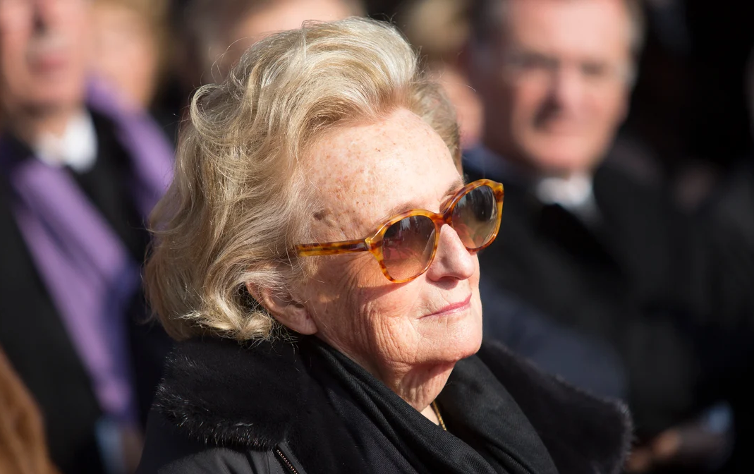 Bernadette Chirac, 92 ans, convoquée dans le bureau d’Emmanuel Macron avec sa fille, son gendre et son petit-fils 3 Bernadette Chirac, 92 ans, convoquée dans le bureau d’Emmanuel Macron avec sa fille, son gendre et son petit-fils Capture decran 2026 02 02 114613