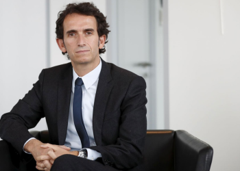 Alexandre Bompard, patron de Carrefour, parle de son salaire…