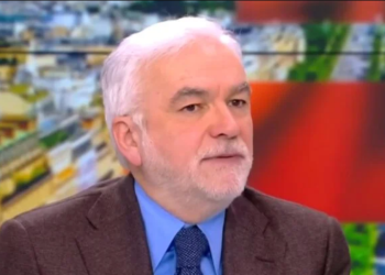 Pascal Praud terrorisé par Philippe de Villiers : « J&rsquo;ai eu peur ! » Il tente de le fuir en plein direct