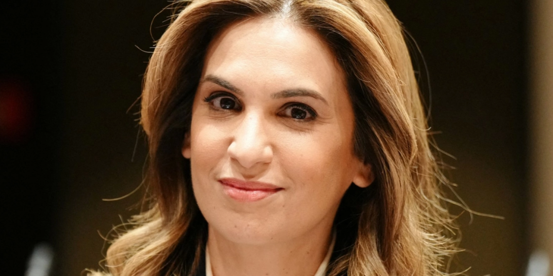 “La porte, la porte, la porte !!” : en pleine crise à CNews, le boss de Sonia Mabrouk perd ses nerfs et lui hurle dessus dans les loges