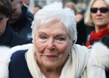 « Hypocrite ! » : Line Renaud, 97 ans, avoue TOUT, « Oui, j&rsquo;ai menti »