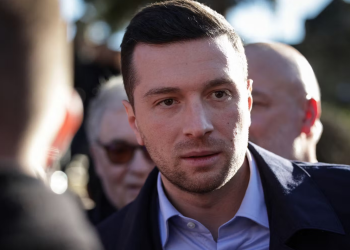 Jordan Bardella tend la main aux LR pour des listes d’union au second tour et se prend un vent