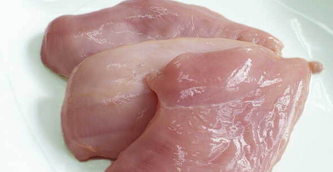 Ces aiguillettes de poulet vendues chez Carrefour et Intermarché peuvent vous provoquer des vomissements