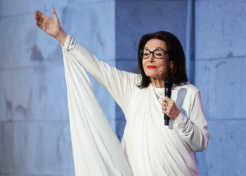 Nana Mouskouri « à la fin de son chemin » : les confidences de la chanteuse de 91 ans sur sa fin de vie