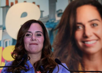 Municipales à Paris : la candidate zemmouriste Sarah Knafo se trompe sur le prix du Pass Navigo et s’attire des moqueries