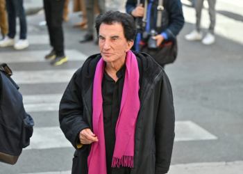 « Baisse d&rsquo;un ton la momie » : Jack Lang moqué par Laurent Gerra, Rachida Dati impliquée dans un sketch lunaire