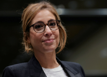 Léa Salamé se fait DÉMOLIR : Elle « a fait un tout petit péché d&rsquo;orgueil », Isabelle Morini-Bosc lâche les chiens