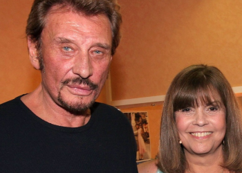 Copine avec Johnny Hallyday, Chantal Goya balance sur leur relation sous le même toit : “Dans le lit…”