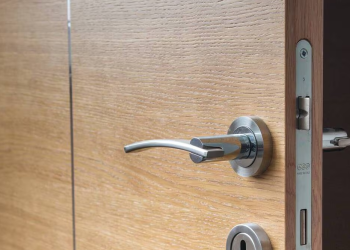 « L’appartement est ravagé » : un député surprend un squatteur dans son studio, la police intervient