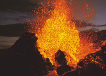 La Réunion: le Piton de la Fournaise entre en éruption pour la deuxième fois depuis le début de l&rsquo;année