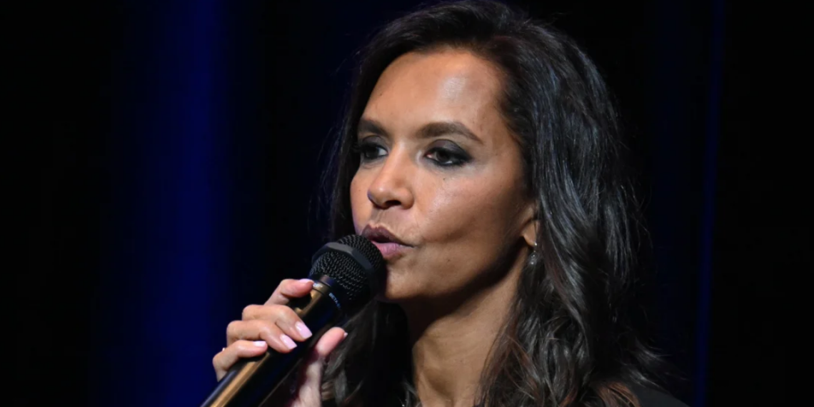 « Ça fait pauvre fille qui a la dalle » : sans filtre, Karine Le Marchand donne une leçon à Estelle Denis