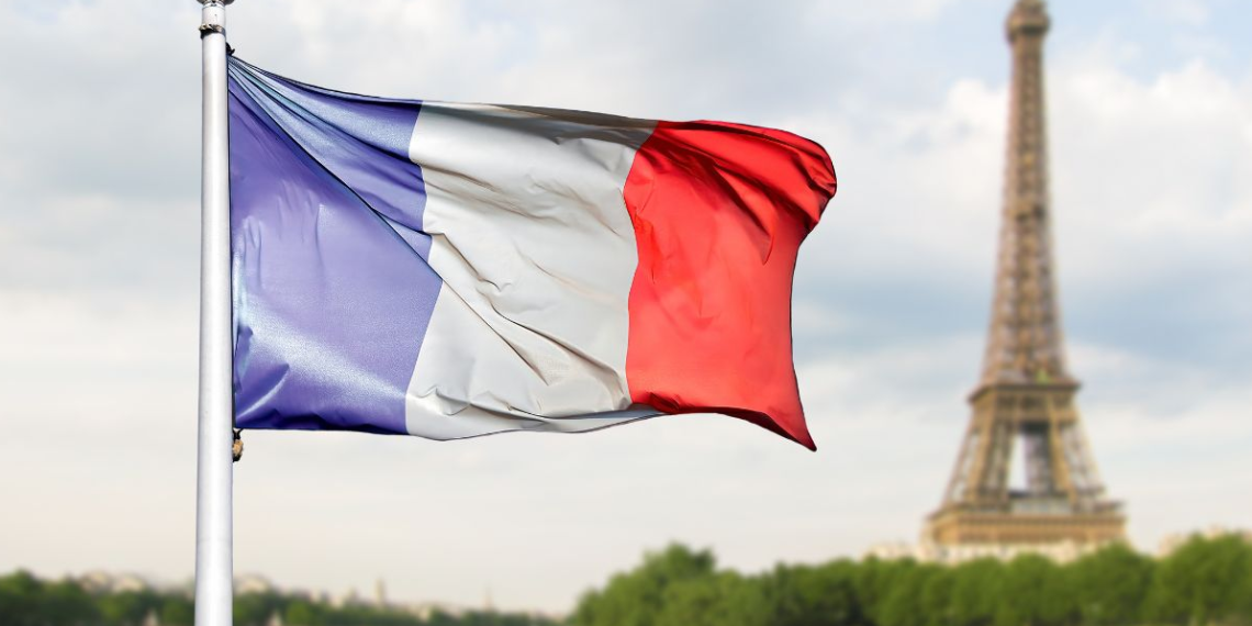 Avez-vous le droit d'afficher le drapeau français à votre fenêtre ? Ce que la loi autorise vraiment chez vous 3 Avez-vous le droit d'afficher le drapeau français à votre fenêtre ? Ce que la loi autorise vraiment chez vous Avez-vous le droit d’afficher le drapeau français à votre fenêtre ? Ce que la loi autorise vraiment chez vous