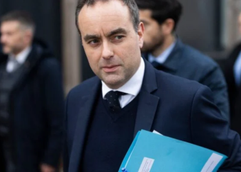 Diminution des allocations : « Avant 25 ans, pas de chômage. Tu vas bosser, POINT ! » Le débat relancé