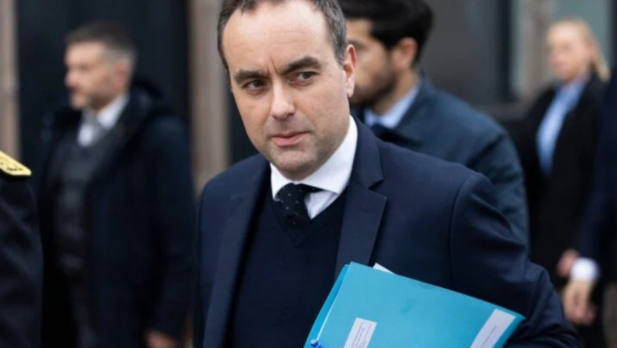 Diminution des allocations : « Avant 25 ans, pas de chômage. Tu vas bosser, POINT ! » Le débat relancé