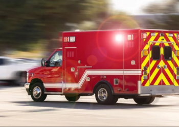 Une fillette de 5 ans fait tomber sa sœur de 21 jours du 4e étage par « jalousie »