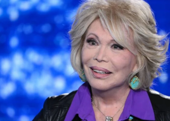 « J’ai un problème avec la caisse de retraite » : Amanda Lear révèle enfin son âge après 30 ans de mystère, « Vu mon espérance de vie »