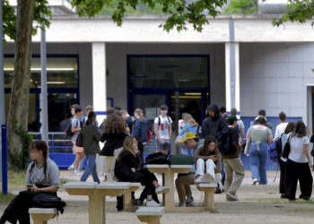 La professeure sermonne un élève qui priait dans le couloir d’un lycée de Toulouse, il s’emporte… plus rien ne l&rsquo;arrête