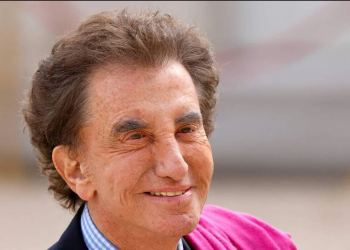 « Comme nourrir un monstre » : une ex-collaboratrice balance sur Jack Lang et ses méthodes en pleine polémique