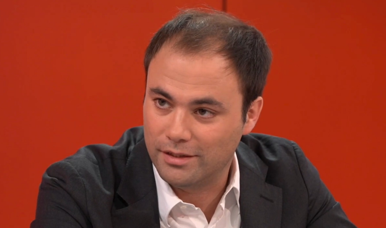 Charles Consigny en couple avec Guillaume, il l’a présenté à ses parents : « Il est le premier à avoir cet honneur ! » 3 Charles Consigny en couple avec Guillaume, il l’a présenté à ses parents : « Il est le premier à avoir cet honneur ! » Capture decran 2026 02 20 160828