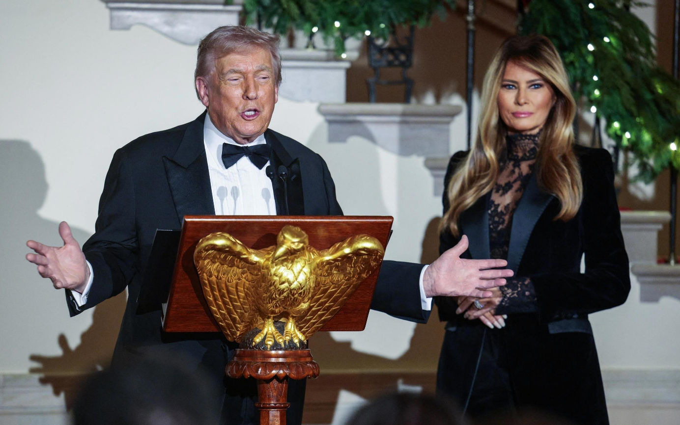 Donald Trump se lâche sur Melania en plein discours, la séquence fait le tour des réseaux 4 Donald Trump se lâche sur Melania en plein discours, la séquence fait le tour des réseaux Capture decran 2026 02 20 174327