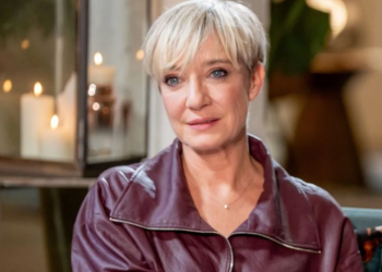 Mariée et mère de famille, Estelle Dossin (53 ans) sans filtre sur sa "pratique quotidienne" 18 Mariée et mère de famille, Estelle Dossin (53 ans) sans filtre sur sa "pratique quotidienne" Mariée et mère de famille, Estelle Dossin (53 ans) sans filtre sur sa « pratique quotidienne »