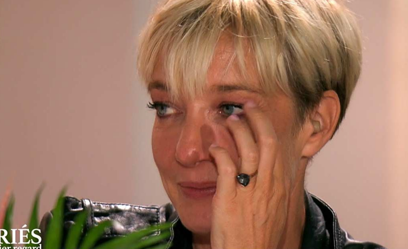 Mariée et mère de famille, Estelle Dossin (53 ans) sans filtre sur sa "pratique quotidienne" 4 Mariée et mère de famille, Estelle Dossin (53 ans) sans filtre sur sa "pratique quotidienne" Capture decran 2026 02 23 235816