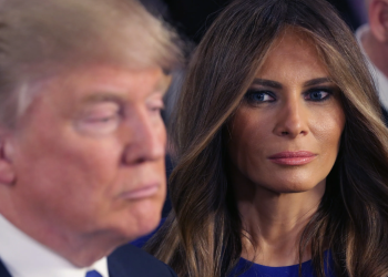 Donald Trump trollé par Melania ? Le clin d’œil très remarqué de la Première dame à Bad Bunny 17 Donald Trump trollé par Melania ? Le clin d’œil très remarqué de la Première dame à Bad Bunny Donald Trump trollé par Melania ? Le clin d’œil très remarqué de la Première dame à Bad Bunny