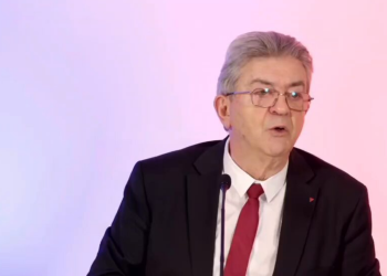 Mélenchon annonce qu’en cas de prise du pouvoir, « l’empire Bolloré sera rompu, vendu à la découpe ou attribué » 13 Mélenchon annonce qu’en cas de prise du pouvoir, « l’empire Bolloré sera rompu, vendu à la découpe ou attribué » Mélenchon annonce qu’en cas de prise du pouvoir, « l’empire Bolloré sera rompu, vendu à la découpe ou attribué »