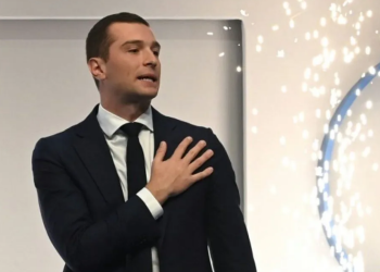 Bardella veut appliquer la priorité aux Français pour l'emploi et les aides sociales 12 Bardella veut appliquer la priorité aux Français pour l'emploi et les aides sociales Bardella veut appliquer la priorité aux Français pour l’emploi et les aides sociales