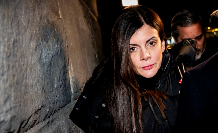 “J’ai vérifié les cartes d’identité” : à Crans-Montana, Jessica Moretti brise le silence sur les mineurs présents dans son bar le soir de l’incendie 3 “J’ai vérifié les cartes d’identité” : à Crans-Montana, Jessica Moretti brise le silence sur les mineurs présents dans son bar le soir de l’incendie Capture decran 2026 02 24 153226 1