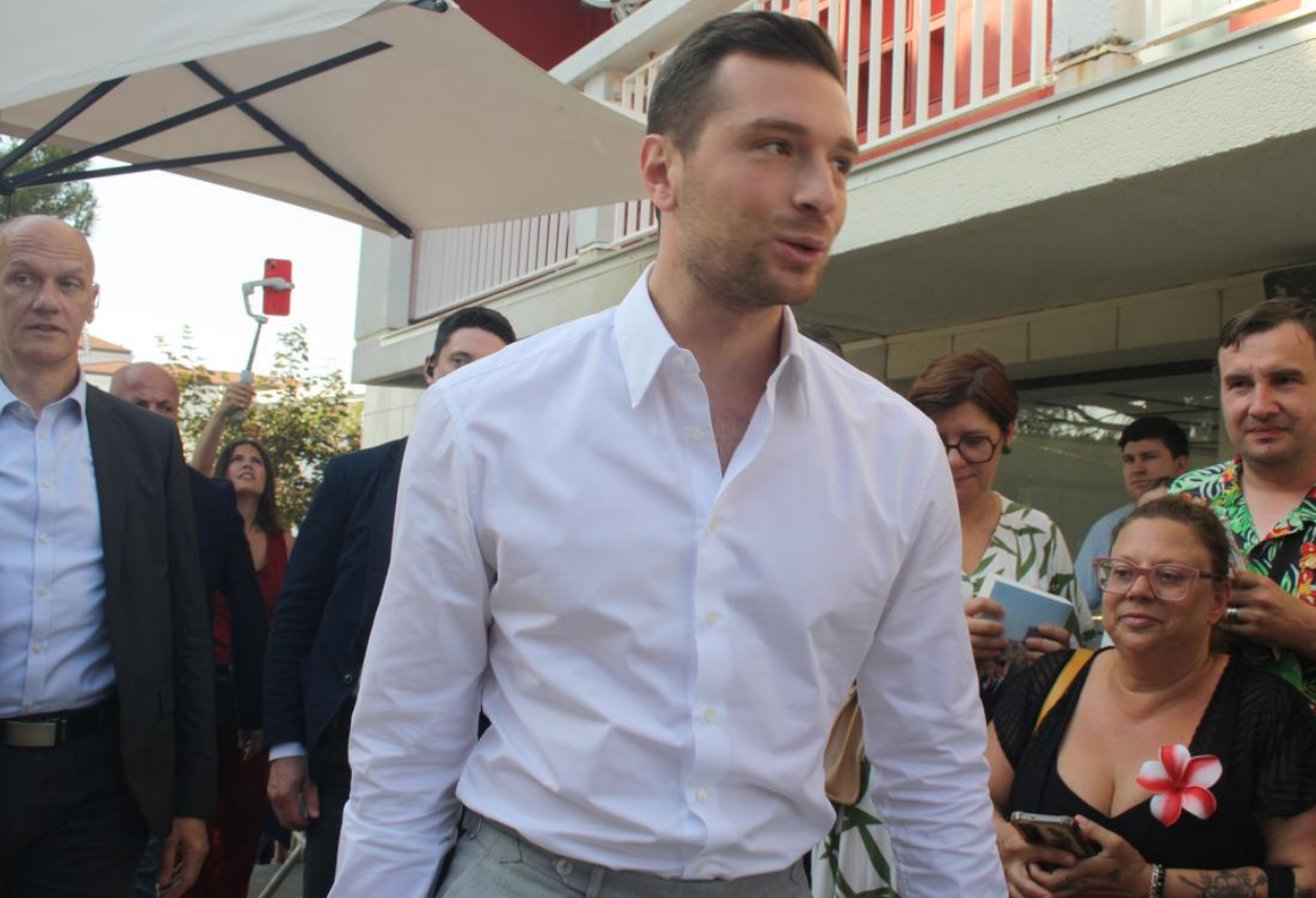 Sonia Mabrouk défend Marine Le Pen, Bardella et Philippe de Villiers : pourquoi ses mots ont fait réagir 3 Sonia Mabrouk défend Marine Le Pen, Bardella et Philippe de Villiers : pourquoi ses mots ont fait réagir Capture decran 2026 02 26 162135 1